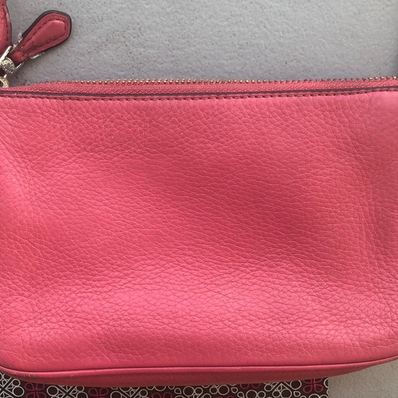Coach • hot pink -pebbled leather with chain strap - Picture 7 of 8
